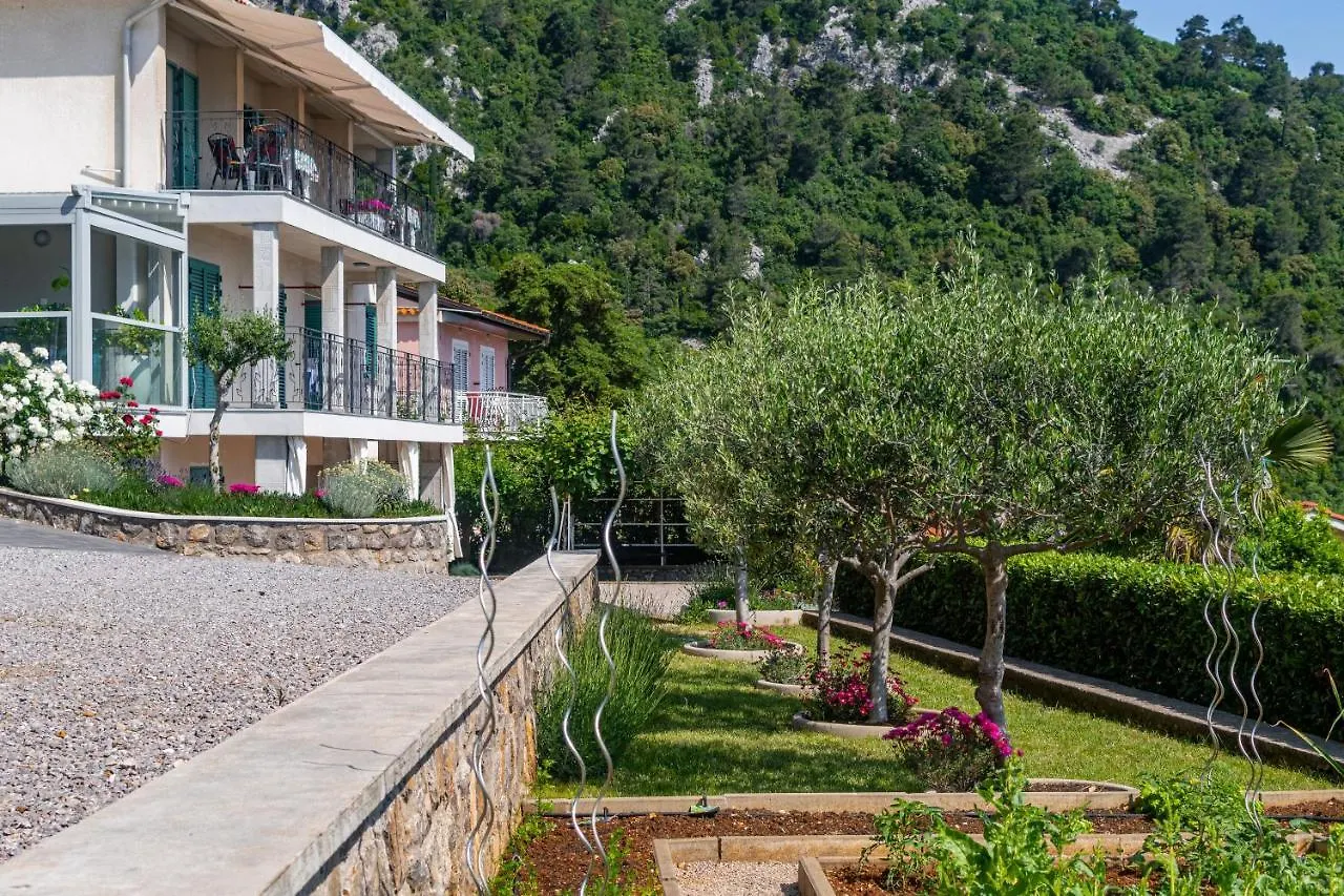 Apartments By The Sea Medveja, Opatija - 7720 Lovran 0*,